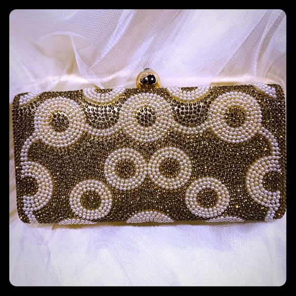 Othr Handbags - ❤️💋gold clutch ❤️💋